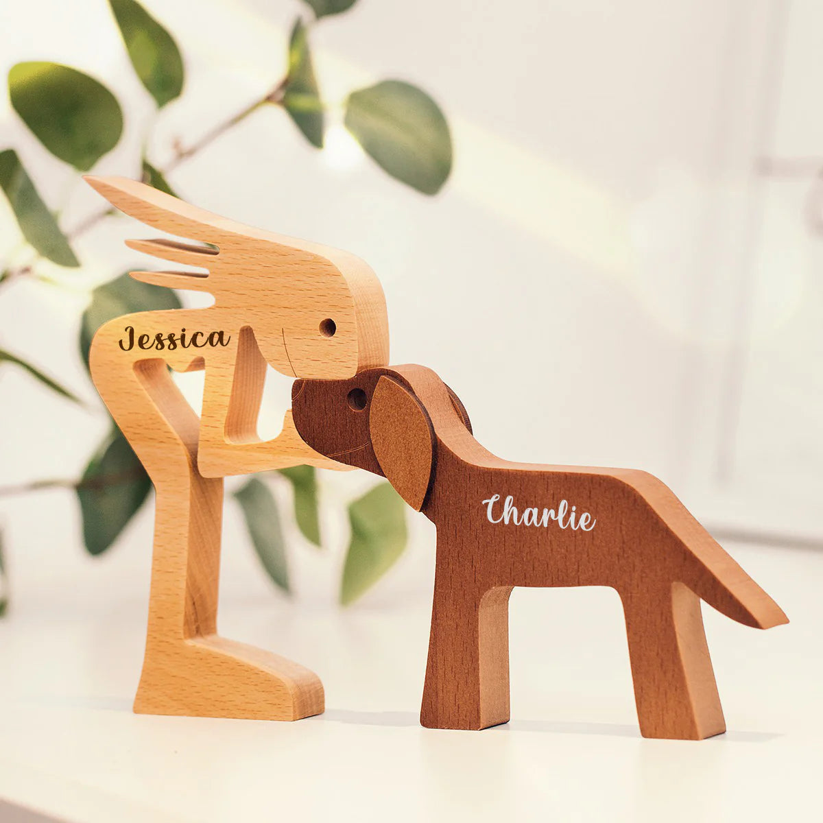 Pälskompis i trä - Träskulptur med namn