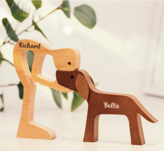 Pälskompis i trä - Träskulptur med namn